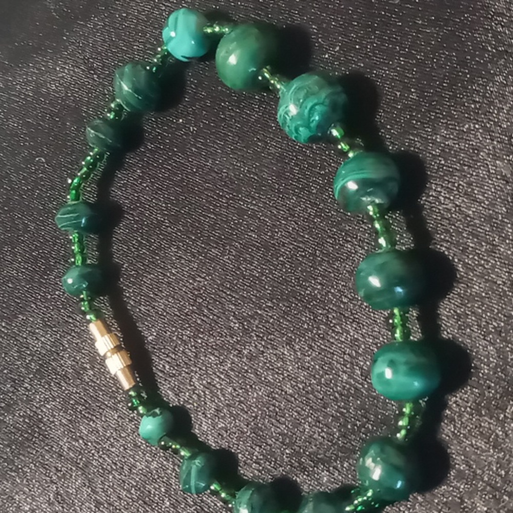 Genuine vintage malachite natural stone bracelet with a thumb screw clasp